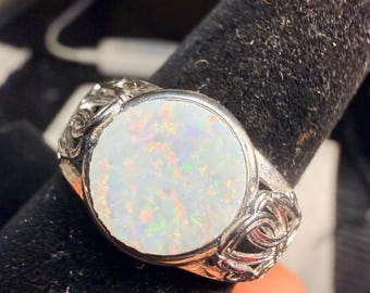 Anillo ajustable de ópalo australiano de 1,9 quilates en Coober Pedy