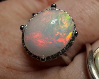 Anillo ajustable de ópalo etíope de 2,3 quilates