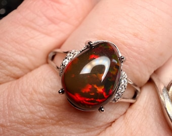 Anillo ajustable con ópalo negro etíope natural de 2,6 quilates