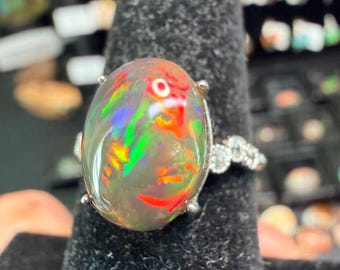Anillo ajustable con ópalo negro etíope natural de 3,25 quilates