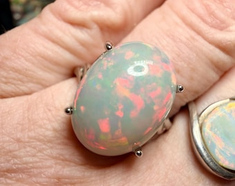 Anillo ajustable grande de ópalo etíope de 6,8 quilates