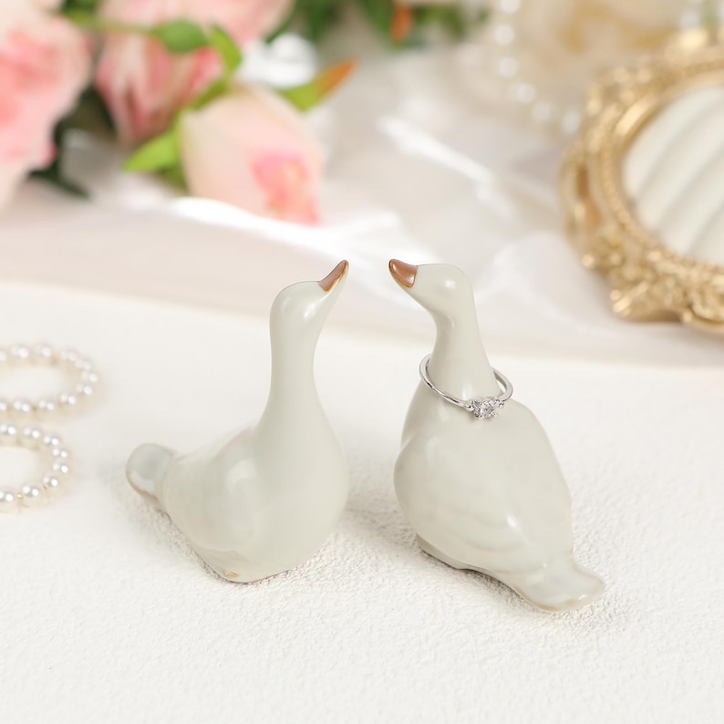 Valentines day Handmade Ceramic Goose Ring Holder,Elegant jewelry display,Trinket Dish,Bridesmaid,Farmhouse Decor,Unique Gifts for Her,Mom