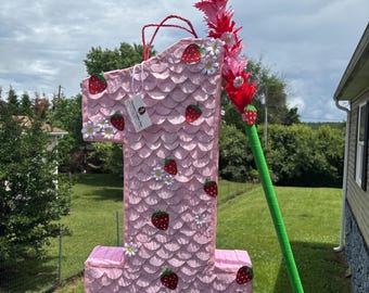 Strawberry número 1 piñata