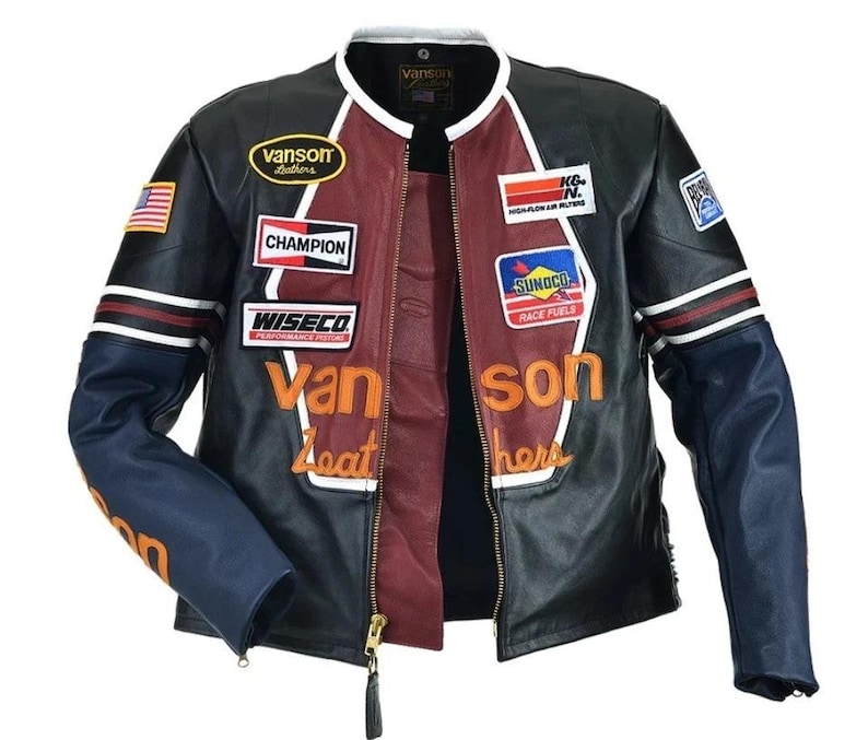 Peut inclure: Veste en cuir noire avec int&eacute;rieur bordeaux et manches bleues. La veste pr&eacute;sente plusieurs &eacute;cussons avec du texte et des logos, dont "Vanson Leathers", "Champion" et "Sunoco Race Fuels". Fermeture &eacute;clair et col blanc.