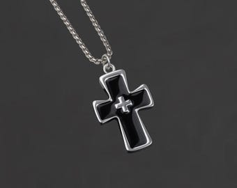 Collana con ciondolo a croce nera, catena gotica, gioiello per stili punk alternativi e moda quotidiana.