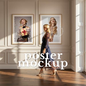 Zwei Bilderrahmen Wand Kunst Mockup mit einer Frau, Flur Galeriewand (4K PSD Smart Objekt)