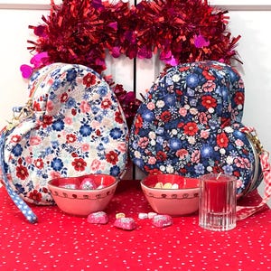 Estuche con cremallera y estampado floral en forma de corazón / Estuche acolchado con correa, bolsa para auriculares Sony imagen 1