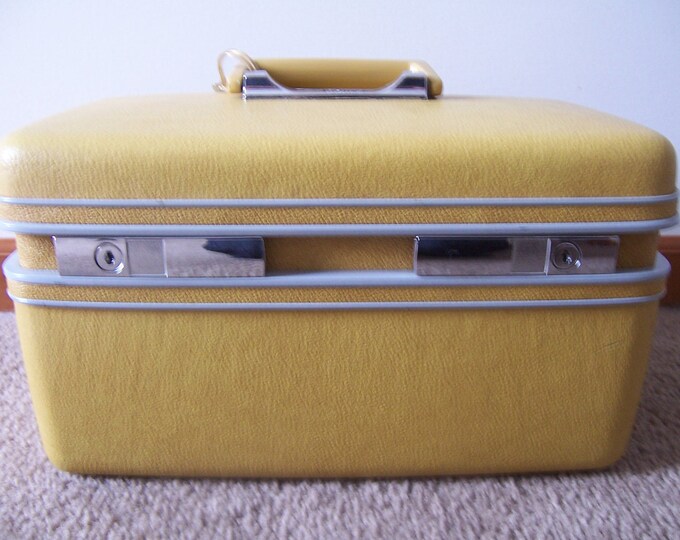 Vintage Train Case Sears Courier Gold Vinyl Over Metal Carry on Luggage ...