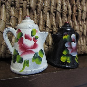 Vintage Hand Painted Salt and Pepper Shakers - Metal Tea Pot Shakers - Metal Coffee Pot Salt and Pepper Shakers - Vintage Kitchen Decor