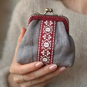 Linen Coin Purse with Kiss Lock Frame | Latvian Sun Symbol Pouch