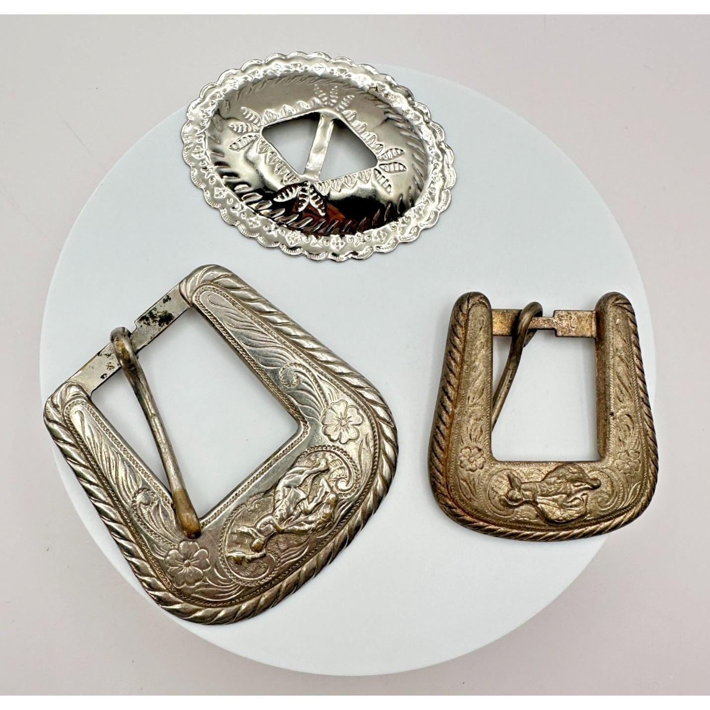 Vintage 80s 90s Western Floral Engraved Slotted Concho Belt  display picture 3
