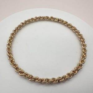Pulsera vintage de los años 90 con cadena de doble eslabón en tono dorado. Joyería clásica para mujer.