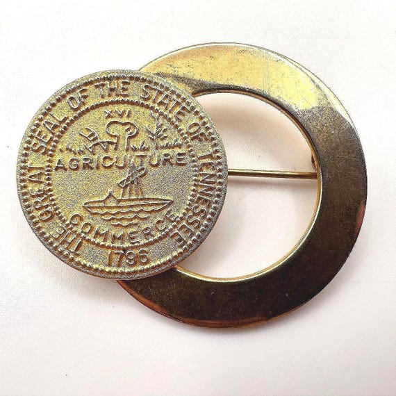 Vintage 1796 Gold Tone State Tennessee Agriculture Commerce Brooch Pin Jewelry