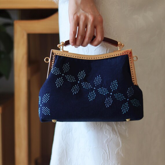 Navy Blue Floral Evening Clutch, Elegant Kiss Lock Purse for  display picture 1