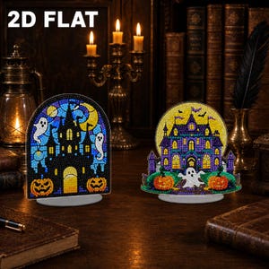 Könnte beinhalten: Zwei bogenförmige Diamond-Painting-Aufsteller mit Halloween-Motiven. Das linke Stück zeigt eine schwarze Burgsilhouette mit Geistern und Kürbissen vor einem blauen Mondhimmel. Das rechte Stück zeigt ein violettes Spukhaus mit Geist und Kürbissen.