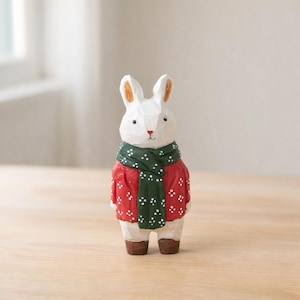 冬の室内装飾、机や棚の飾りに最適な木製ウサギの置物