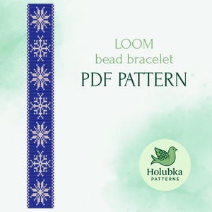Pode incluir: Um padrão de pulseira de contas de tear azul com desenhos de flocos de neve brancos. O texto "LOOM bead bracelet PDF PATTERN" é exibido em verde. Um logotipo com um pássaro verde e o texto "Holubka PATTERNS" também é visível.