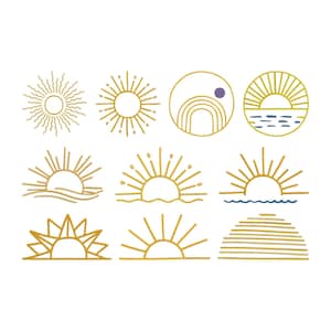 Puede incluir: Una colección de nueve diseños de sol en varios estilos. Los diseños son principalmente dorados con algunos acentos azules y morados. Los soles tienen diferentes patrones de rayos, algunos con líneas onduladas y otros con elementos de arcoíris o agua.