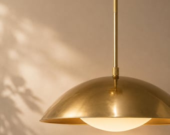 Lampe à suspension dôme faite main en laiton brut | Plafonnier Mid-Century, Italie Moderne