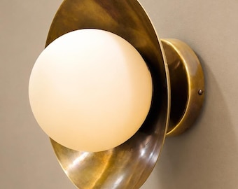 Applique murale globe en laiton moderne du milieu du siècle, lumière de vanité de salle de bain vintage, lampe de chevet