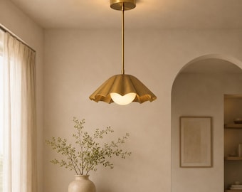 Lustre Spoutnik Mid-Century en Laiton Moderne | Suspension italienne faite main en verre opale