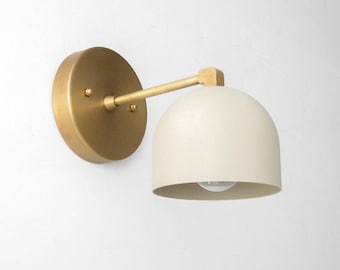 Aplique de pared Sputnik de estilo moderno de mediados de siglo, de latón, para tocador o baño.