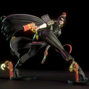 Puede incluir: Figura detallada de un personaje con un atuendo negro con detalles dorados, sosteniendo dos pistolas rojas y doradas. La figura tiene pelo largo negro y está posada dinámicamente. El texto "TORRIDA MINIS PATREON.COM/TORRIDAMINIS" es visible.