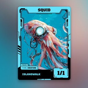 Peut inclure: Une carte à collectionner avec une illustration stylisée d'un calmar. Le bord bleu clair de la carte affiche le mot "SQUID". Le calmar est représenté en orange et rose avec un œil mécanique. La carte indique également "TYPE: CREATURE" et "ISLANDWALK".
