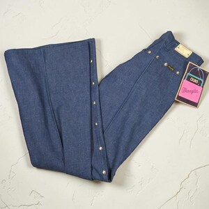 Pantalones vaqueros Wrangler Ours vintage de los años 70, con tachuelas, corte acampanado, talla 7/24, para mujer, nuevos, sin usar. imagen 12