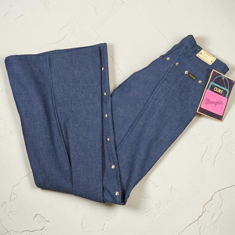 Pantalones vaqueros Wrangler Ours vintage de los años 70, con tachuelas, corte acampanado, talla 7/24, para mujer, nuevos, sin usar. imagen 12