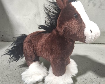 Peluche de caballo Clydesdale de Ganz Webkinz, vintage, descatalogado, de 20 cm (8 pulgadas), color marrón, con pezuñas blancas y emplumadas.