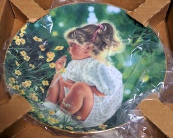 Piatto Ashley Higgins Bond della collezione Hamilton, "Treasured Days", 1987, vintage, oro 22 carati.
