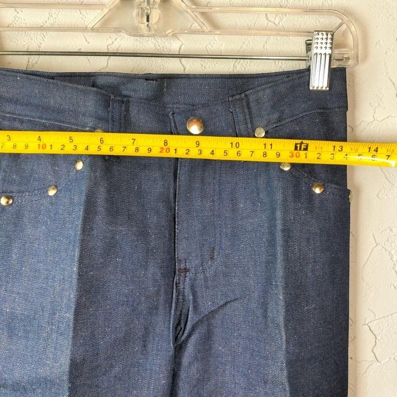 Pantalones vaqueros Wrangler Ours vintage de los años 70, con tachuelas, corte acampanado, talla 7/24, para mujer, nuevos, sin usar. imagen 9