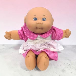 Muñeca Cabbage Patch Baby de Mattel de 1995, CB 48, calva, ojos azules, vestido rosa, 35,5 cm (14 pulgadas)