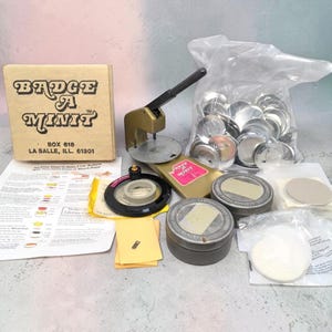 VTG Badge-A-Minit Button Maker Press Kit 2.25 Pin Back Parts Circle Cutter 80s