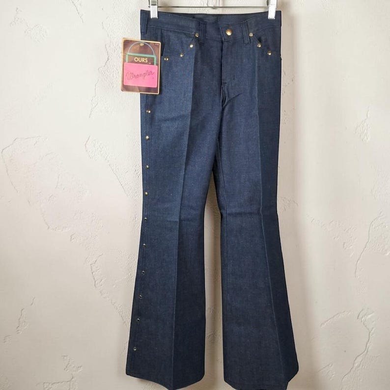 Pantalones vaqueros Wrangler Ours vintage de los años 70, con tachuelas, corte acampanado, talla 7/24, para mujer, nuevos, sin usar. imagen 2
