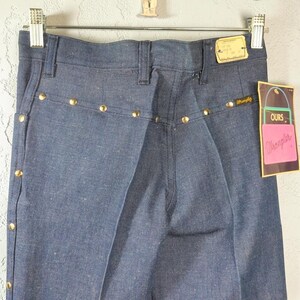 Pantalones vaqueros Wrangler Ours vintage de los años 70, con tachuelas, corte acampanado, talla 7/24, para mujer, nuevos, sin usar. imagen 13