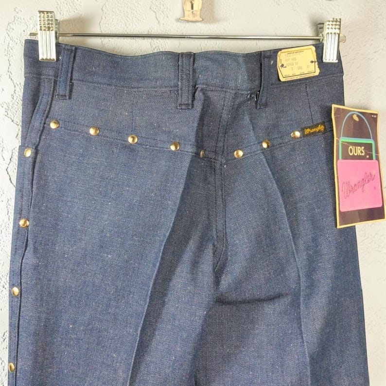 Pantalones vaqueros Wrangler Ours vintage de los años 70, con tachuelas, corte acampanado, talla 7/24, para mujer, nuevos, sin usar. imagen 13