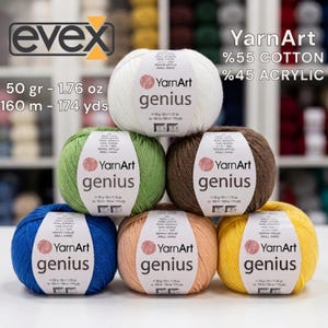 Könnte beinhalten: Sechs Knäuel YarnArt Genius Garn in Pyramidenform angeordnet, in den Farben Weiß, Grün, Braun, Blau, Pfirsich und Gelb. Jedes Etikett gibt 50 g, 1,76 oz, 160 m, 174 yds sowie eine Zusammensetzung von 55 % Baumwolle und 45 % Acryl an.