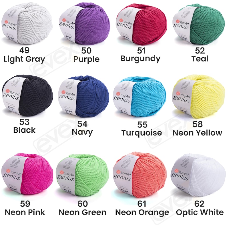 Pode incluir: Doze novelos de fio YarnArt Genius em v&aacute;rias cores, cada um com uma etiqueta de papel branco. As cores incluem cinza claro, roxo, bord&ocirc;, azul-petr&oacute;leo, preto, azul marinho, turquesa, amarelo neon, rosa neon, verde neon, laranja neon e branco &oacute;ptico.