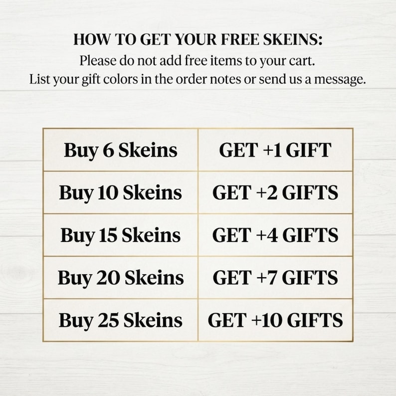 Pode incluir: Uma tabela informativa branca com texto preto detalhando uma promo&ccedil;&atilde;o para novelos de fio. O texto diz: HOW TO GET YOUR FREE SKEINS: Please do not add free items to your cart. List your gift colors in the order notes or send us a message.