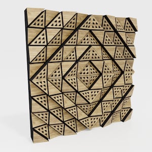 Könnte beinhalten: Geometrische Wandkunst aus Holz mit einem sich wiederholenden Dreiecksmuster. Die hellen Holz-Dreiecke haben Ausschnitte und sind vor einem schwarzen Hintergrund angeordnet, wodurch ein 3D-Effekt entsteht. Dieses dekorative Stück verleiht einen modernen Touch.