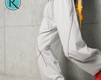 Hose mit weitem Bein | Lässige lockere Hose mit Kordelzug | Alltagskleidung | Draußen im Streetwear-Style
