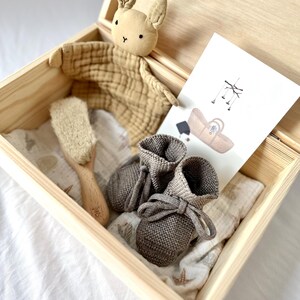 Personalisierte Erinnerungsskiste Baby – Holzbox Bär mit Name & Datum | Hergestellt in Deutschland | Geschenk zur Geburt, Taufe, Geburtstag image 3