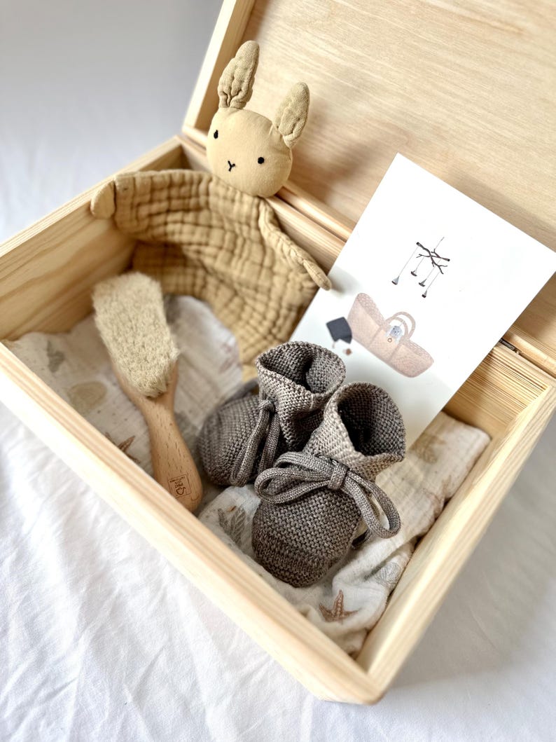 Personalisierte Erinnerungsskiste Baby – Holzbox Bär mit Name & Datum | Hergestellt in Deutschland | Geschenk zur Geburt, Taufe, Geburtstag image 3
