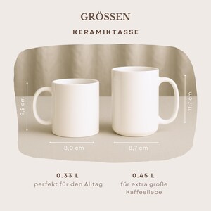 May include: Two white ceramic mugs of different sizes are displayed. The smaller mug is 9.5 cm tall and 8.0 cm wide, holding 0.33 L. The larger mug is 11.7 cm tall and 8.7 cm wide, holding 0.45 L. Text in German is also present.