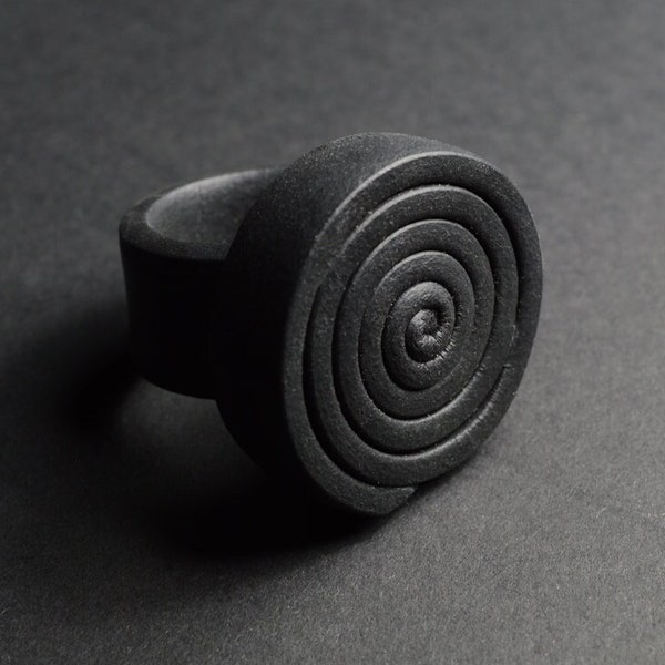 Black Rubber Ring, Spiral ornament