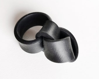 Black Rubber Ring, Node