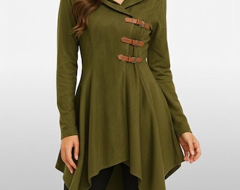 Abrigo de fantasía con capucha / Dobladillo asimétrico, detalle de hebilla