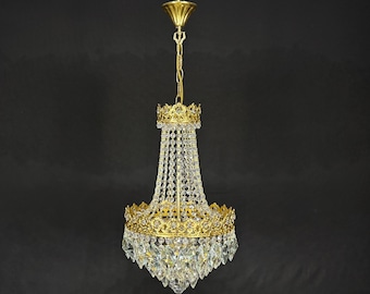 Lámpara de araña antigua de latón y cristal: Lámpara de techo chapada en oro estilo Imperio francés.